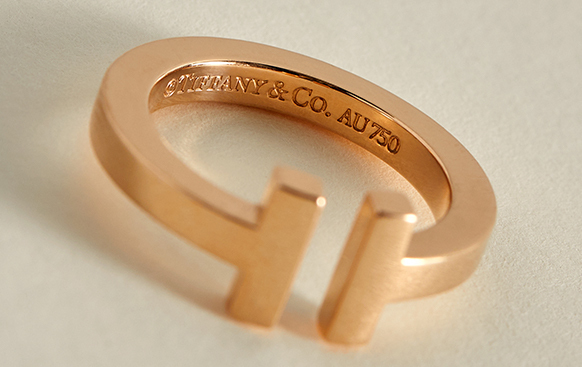 Customization through engraving in the digital era, from luxury to 